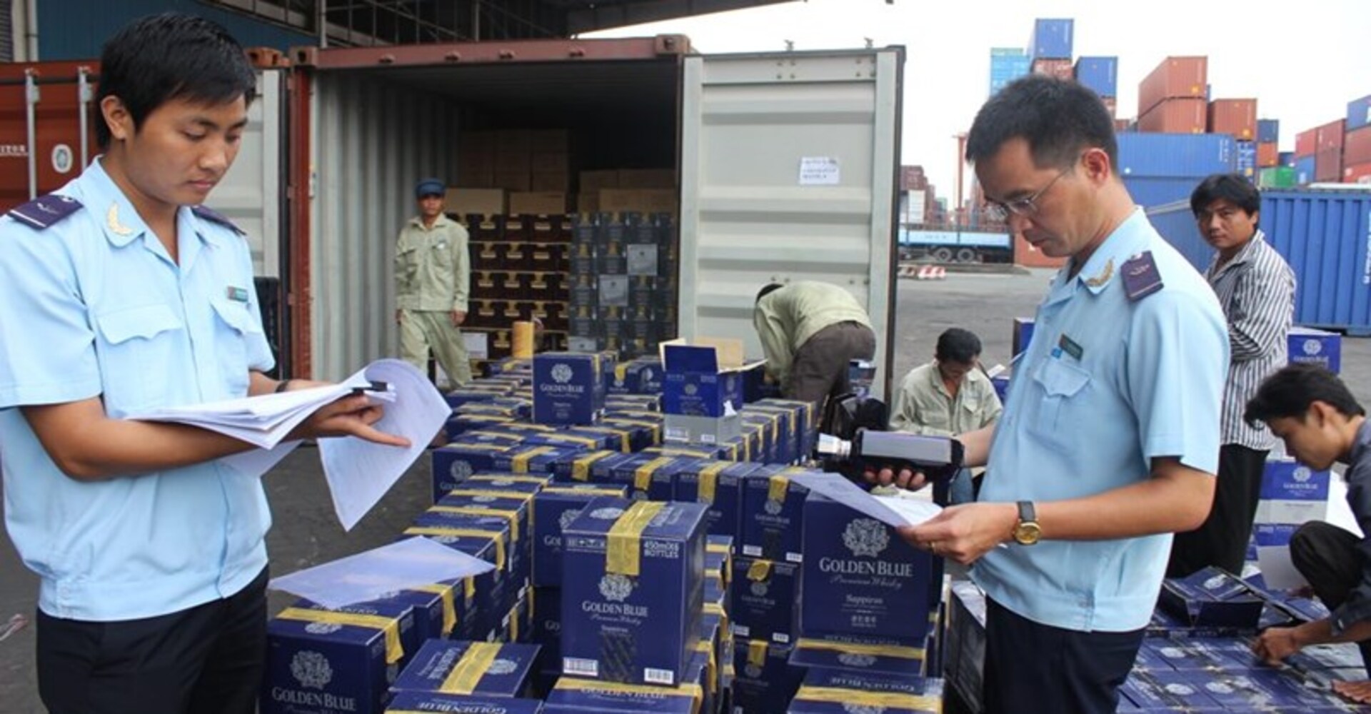Dịch vụ khai thuê hải quan <br> Dịch vụ và sản phẩm hỗ trợ khác.