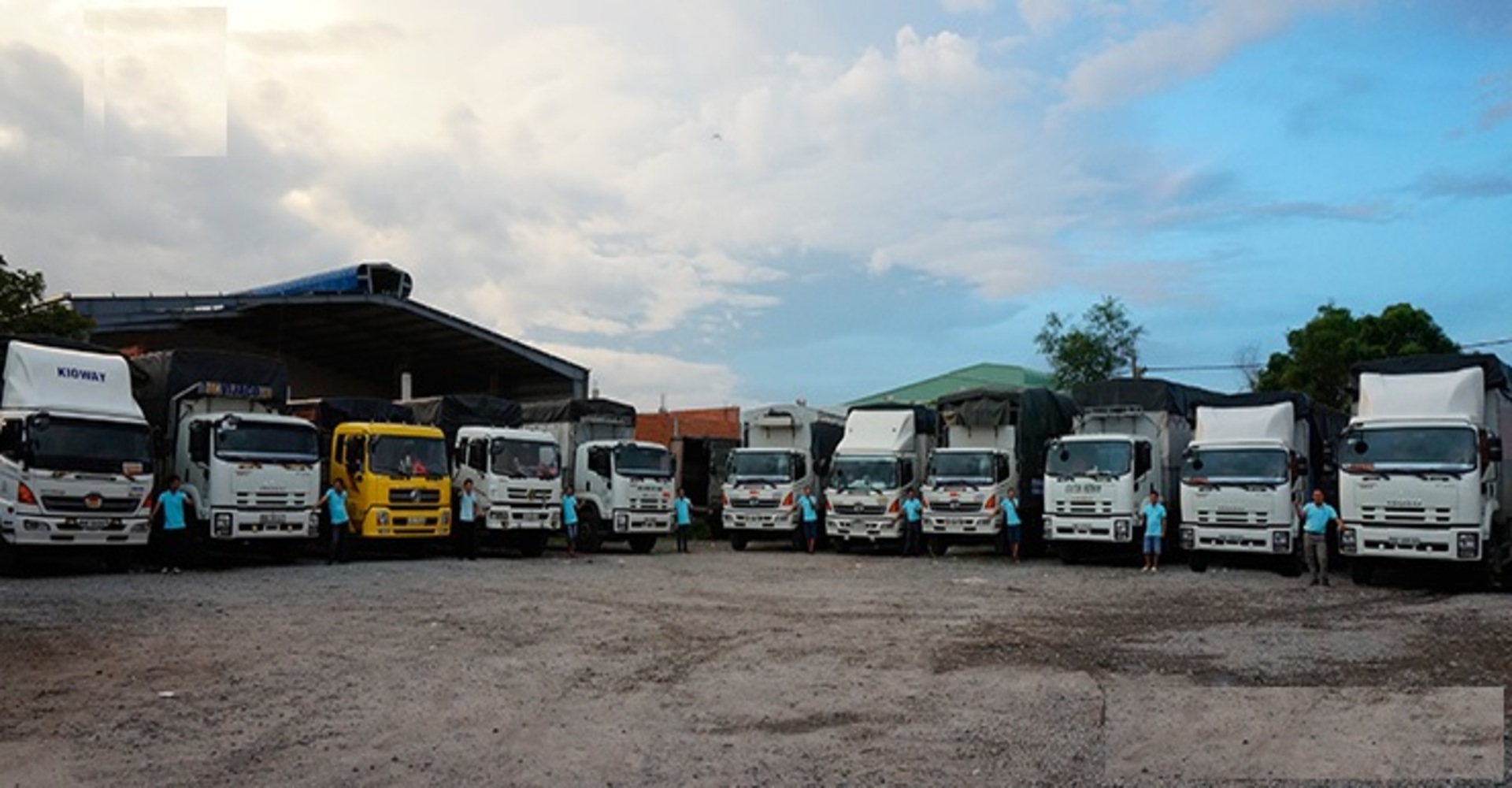 Dịch vụ vận chuyển và phân phối hàng bằng xe tải các loại